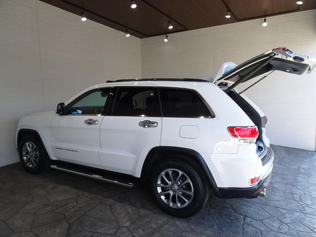 ジープ・グランドチェロキー リミテッド 禁煙車/記録簿/本革/サンルーフ/ナビ地デジ/Bluetooth/Bカメラ/HID/ETC/スマートキー/スペアキー/クルコン/パドルシフト/パワーゲート/サイドステップ/ルーフレール/オートライト/(11枚目)