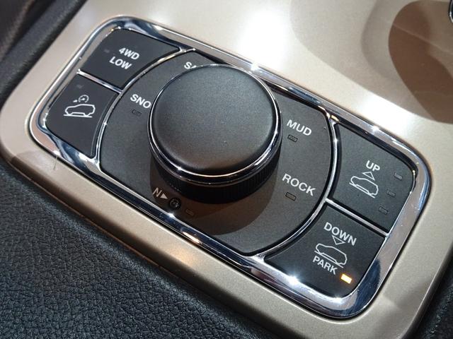 ジープ・グランドチェロキー リミテッド 禁煙車/記録簿/本革/サンルーフ/ナビ地デジ/Bluetooth/Bカメラ/HID/ETC/スマートキー/スペアキー/クルコン/パドルシフト/パワーゲート/サイドステップ/ルーフレール/オートライト/(37枚目)
