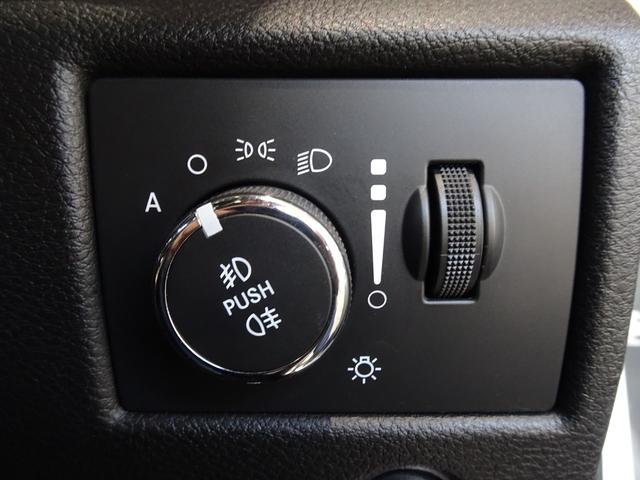 ジープ・グランドチェロキー リミテッド 禁煙車/記録簿/本革/サンルーフ/ナビ地デジ/Bluetooth/Bカメラ/HID/ETC/スマートキー/スペアキー/クルコン/パドルシフト/パワーゲート/サイドステップ/ルーフレール/オートライト/(41枚目)