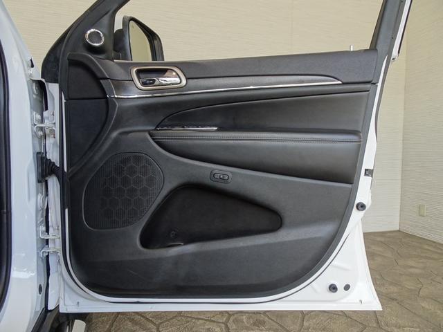 ジープ・グランドチェロキー リミテッド 禁煙車/記録簿/本革/サンルーフ/ナビ地デジ/Bluetooth/Bカメラ/HID/ETC/スマートキー/スペアキー/クルコン/パドルシフト/パワーゲート/サイドステップ/ルーフレール/オートライト/(48枚目)