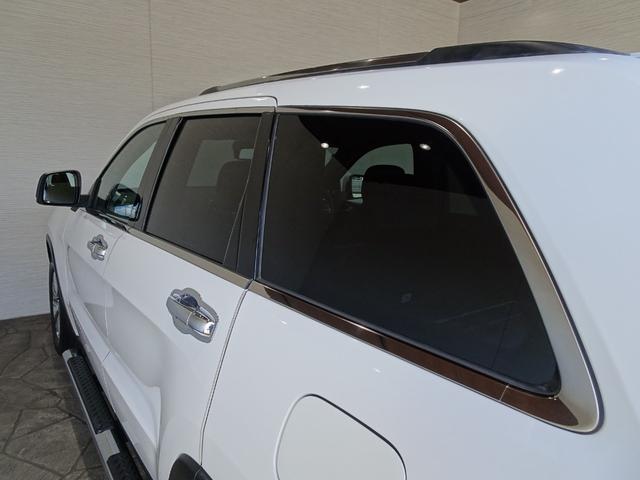 ジープ・グランドチェロキー リミテッド 禁煙車/記録簿/本革/サンルーフ/ナビ地デジ/Bluetooth/Bカメラ/HID/ETC/スマートキー/スペアキー/クルコン/パドルシフト/パワーゲート/サイドステップ/ルーフレール/オートライト/(61枚目)