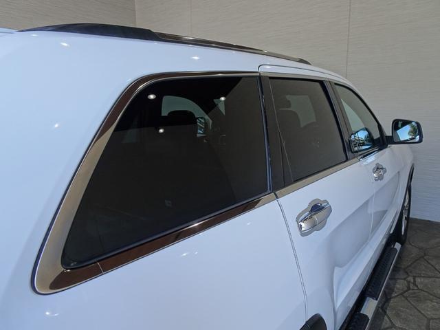 ジープ・グランドチェロキー リミテッド 禁煙車/記録簿/本革/サンルーフ/ナビ地デジ/Bluetooth/Bカメラ/HID/ETC/スマートキー/スペアキー/クルコン/パドルシフト/パワーゲート/サイドステップ/ルーフレール/オートライト/(62枚目)