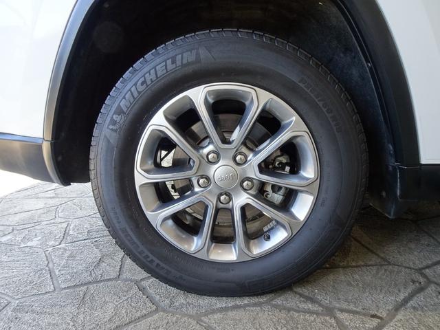 ジープ・グランドチェロキー リミテッド 禁煙車/記録簿/本革/サンルーフ/ナビ地デジ/Bluetooth/Bカメラ/HID/ETC/スマートキー/スペアキー/クルコン/パドルシフト/パワーゲート/サイドステップ/ルーフレール/オートライト/(65枚目)