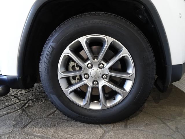 ジープ・グランドチェロキー リミテッド 禁煙車/記録簿/本革/サンルーフ/ナビ地デジ/Bluetooth/Bカメラ/HID/ETC/スマートキー/スペアキー/クルコン/パドルシフト/パワーゲート/サイドステップ/ルーフレール/オートライト/(66枚目)