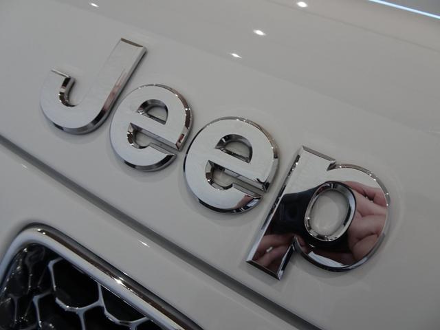 ジープ・グランドチェロキー リミテッド 禁煙車/記録簿/本革/サンルーフ/ナビ地デジ/Bluetooth/Bカメラ/HID/ETC/スマートキー/スペアキー/クルコン/パドルシフト/パワーゲート/サイドステップ/ルーフレール/オートライト/(70枚目)