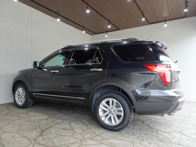 エクスプローラー XLT 禁煙車/記録簿/新品ナビTV/Bluetooth/フロント&サイド&バックカメラ/ETC/キーレス/スペアキー/クルーズコントロール/オートライト/パワーシート/ルーフレール/フォグランプ/18AW/(10枚目)