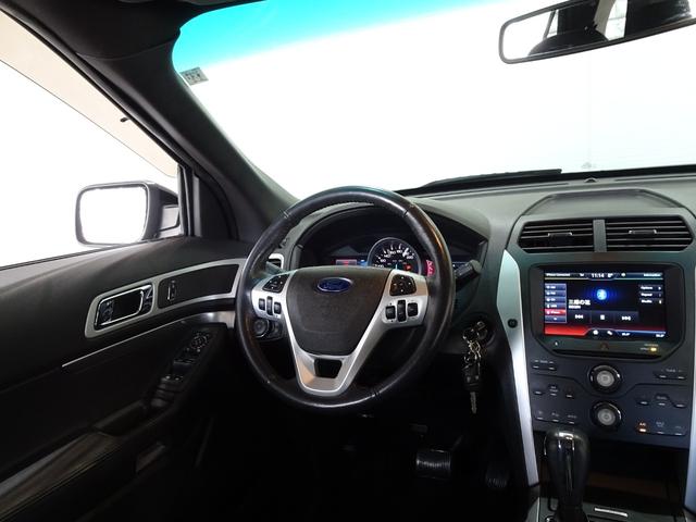 エクスプローラー XLT 禁煙車/記録簿/新品ナビTV/Bluetooth/フロント&サイド&バックカメラ/ETC/キーレス/スペアキー/クルーズコントロール/オートライト/パワーシート/ルーフレール/フォグランプ/18AW/(16枚目)
