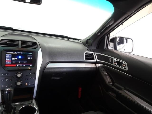 エクスプローラー XLT 禁煙車/記録簿/新品ナビTV/Bluetooth/フロント&サイド&バックカメラ/ETC/キーレス/スペアキー/クルーズコントロール/オートライト/パワーシート/ルーフレール/フォグランプ/18AW/(17枚目)