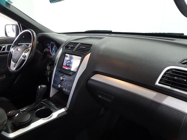 エクスプローラー XLT 禁煙車/記録簿/新品ナビTV/Bluetooth/フロント&サイド&バックカメラ/ETC/キーレス/スペアキー/クルーズコントロール/オートライト/パワーシート/ルーフレール/フォグランプ/18AW/(18枚目)