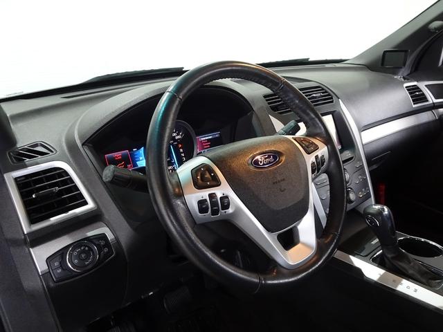 エクスプローラー XLT 禁煙車/記録簿/新品ナビTV/Bluetooth/フロント&サイド&バックカメラ/ETC/キーレス/スペアキー/クルーズコントロール/オートライト/パワーシート/ルーフレール/フォグランプ/18AW/(20枚目)