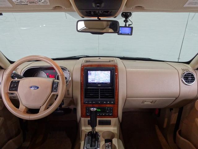 エクスプローラー エディバウアー 禁煙車/記録簿/本革/サンルーフ/ナビ地デジ/Bluetooth/Bカメラ/フリップダウン/ETC/キーレス/スペアキー/クルコン/ヒッチメンバー/ルーフレール/オートライト/A・Tタイヤ/17AW/(3枚目)