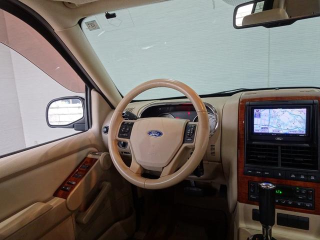 エクスプローラー エディバウアー 禁煙車/記録簿/本革/サンルーフ/ナビ地デジ/Bluetooth/Bカメラ/フリップダウン/ETC/キーレス/スペアキー/クルコン/ヒッチメンバー/ルーフレール/オートライト/A・Tタイヤ/17AW/(17枚目)