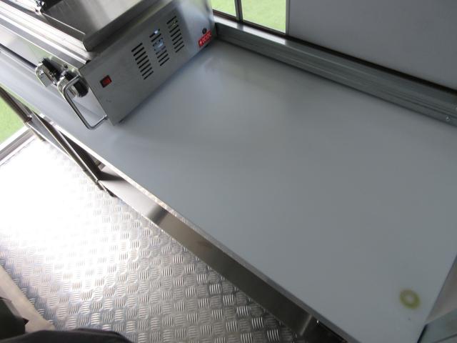 ハイゼットトラック 　キッチンカー正規８ＮＯ加工車登録済　車検対応・保健所検査基準適合・フードトラック・ケータリングカー・キッチンカー加工車８ナンバー登録済み・３層シンク・２００Ｌ給排水タンク・換気扇・作業蛍光灯（16枚目）