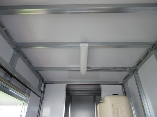 ハイゼットトラック 　キッチンカー正規８ＮＯ加工車登録済　車検対応・保健所検査基準適合・フードトラック・ケータリングカー・キッチンカー加工車８ナンバー登録済み・３層シンク・２００Ｌ給排水タンク・換気扇・作業蛍光灯（32枚目）