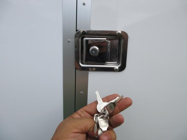 ハイゼットトラック 　キッチンカー正規８ＮＯ加工車登録済　車検対応・保健所検査基準適合・フードトラック・ケータリングカー・キッチンカー加工車８ナンバー登録済み・３層シンク・２００Ｌ給排水タンク・換気扇・作業蛍光灯（42枚目）