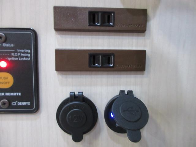 ハイゼットカーゴ クルーズ ソーラーパネル・冷凍冷蔵庫・対座式ダイネット・パワーインバーター・走行充電器・デジタルインナーミラー・ナビ/フルセグTV/2.0ETC・スマートアシスト・軽キャンピング仕様車(12枚目)