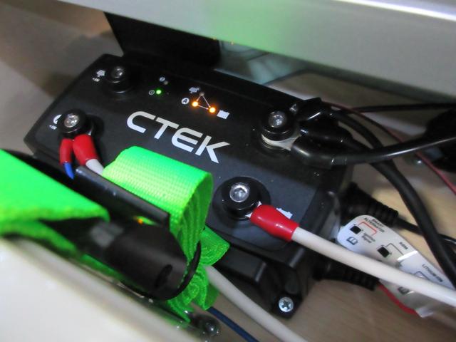 ハイゼットカーゴ クルーズ ソーラーパネル・冷凍冷蔵庫・対座式ダイネット・パワーインバーター・走行充電器・デジタルインナーミラー・ナビ/フルセグTV/2.0ETC・スマートアシスト・軽キャンピング仕様車(20枚目)