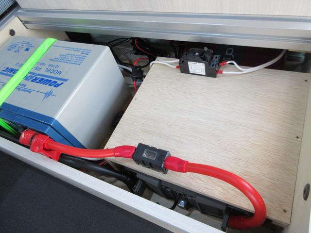 ハイゼットカーゴ クルーズ ソーラーパネル・冷凍冷蔵庫・対座式ダイネット・パワーインバーター・走行充電器・デジタルインナーミラー・ナビ/フルセグTV/2.0ETC・スマートアシスト・軽キャンピング仕様車(23枚目)