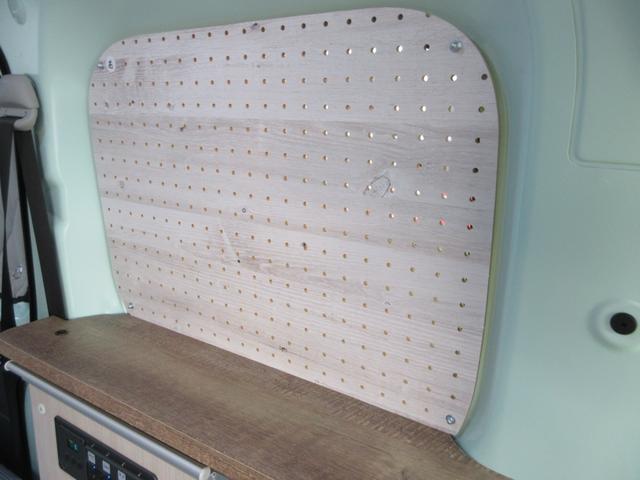 ハイゼットカーゴ クルーズ ソーラーパネル・冷凍冷蔵庫・対座式ダイネット・パワーインバーター・走行充電器・デジタルインナーミラー・ナビ/フルセグTV/2.0ETC・スマートアシスト・軽キャンピング仕様車(26枚目)