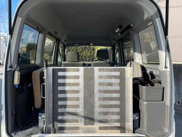 車いす移動車 スローパー 切替4WD ETC 4速オートマ 両側スライドドア キーレスエントリー ABS CD AM FMラジオ エアコン パワステ パワーウィンドウ 運転席・助手席エアバッグ 4人乗 車椅子移動車(26枚目)