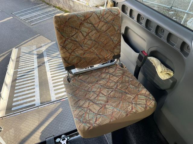 車いす移動車 スローパー 切替4WD ETC 4速オートマ 両側スライドドア キーレスエントリー ABS CD AM FMラジオ エアコン パワステ パワーウィンドウ 運転席・助手席エアバッグ 4人乗 車椅子移動車(34枚目)