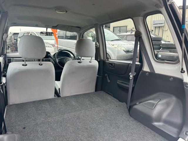 プレオ Ａ　記録簿１２枚　４人乗り　軽貨物　フルフラットシート　エアコン　パワステ　コラムＣＶＴ　シガーソケット　ヘッドライトレベライザー　エアバッグ（29枚目）