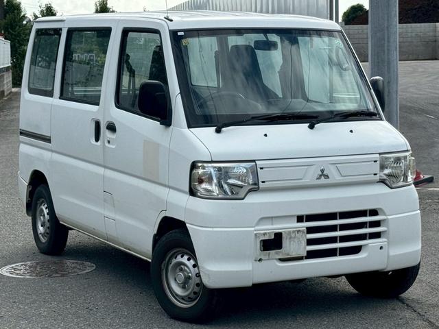 ミニキャブバン ＣＤ　タイベル交換済　切替４ＷＤ　積載量３５０ｋｇ　集中ドアロック　修復歴無し　４人乗り　軽貨物　軽バン　フルフラットシート　４ナンバー　エアコン　パワステ　ＡＭ・ＦＭラジオ　ＡＢＳ　Ｗエアバッグ（3枚目）