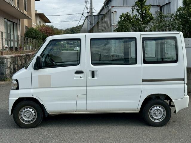 ミニキャブバン ＣＤ　タイベル交換済　切替４ＷＤ　積載量３５０ｋｇ　集中ドアロック　修復歴無し　４人乗り　軽貨物　軽バン　フルフラットシート　４ナンバー　エアコン　パワステ　ＡＭ・ＦＭラジオ　ＡＢＳ　Ｗエアバッグ（5枚目）