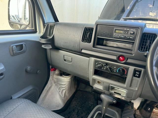 ミニキャブバン ＣＤ　タイベル交換済　切替４ＷＤ　積載量３５０ｋｇ　集中ドアロック　修復歴無し　４人乗り　軽貨物　軽バン　フルフラットシート　４ナンバー　エアコン　パワステ　ＡＭ・ＦＭラジオ　ＡＢＳ　Ｗエアバッグ（13枚目）