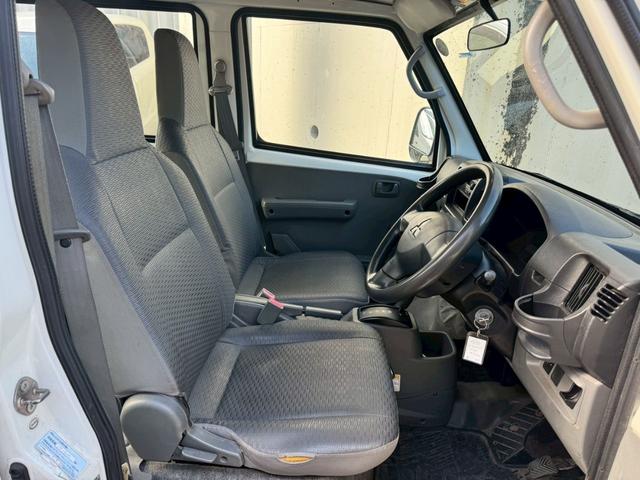 ミニキャブバン ＣＤ　タイベル交換済　切替４ＷＤ　積載量３５０ｋｇ　集中ドアロック　修復歴無し　４人乗り　軽貨物　軽バン　フルフラットシート　４ナンバー　エアコン　パワステ　ＡＭ・ＦＭラジオ　ＡＢＳ　Ｗエアバッグ（23枚目）