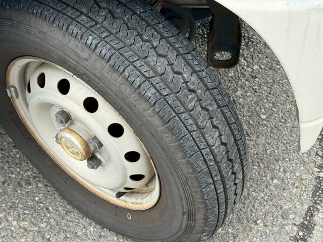 ミニキャブバン ＣＤ　発電機リビルト交換済　２０２３年製造タイヤ　ＥＴＣ　積載量３５０ｋｇ　集中ドアロック　シガーソケット　エアコン　パワステ　オートマ　軽貨物　軽バン　４人乗り　４ナンバー　フルフラット　ＣＤ（17枚目）