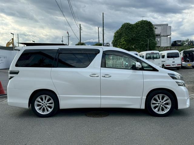 ヴェルファイア ２．４Ｚ　プラチナムセレクション　ナビ　後席モニター　バックカメラ　フルセグＴＶ　ＣＤ　ＤＶＤ再生　記録簿　両側電動スライド　電動リアゲート　ＥＴＣ　スマートキー　タイミングチェーン　７人乗り　純正アルミホイール　ＨＩＤ　電格ミラー（4枚目）