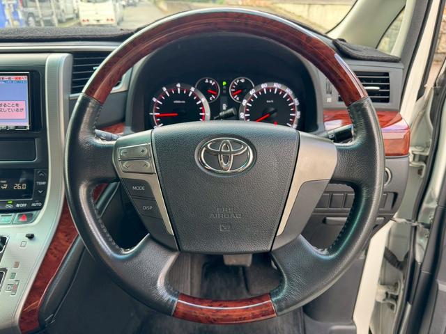 ヴェルファイア ２．４Ｚ　プラチナムセレクション　ナビ　後席モニター　バックカメラ　フルセグＴＶ　ＣＤ　ＤＶＤ再生　記録簿　両側電動スライド　電動リアゲート　ＥＴＣ　スマートキー　タイミングチェーン　７人乗り　純正アルミホイール　ＨＩＤ　電格ミラー（16枚目）