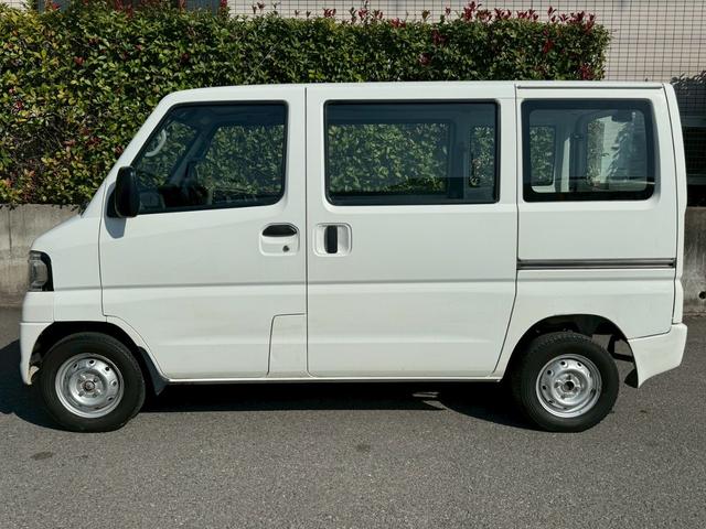 ミニキャブバン ＣＤ　切替４ＷＤ　法人１オーナー　記録簿　積載量３５０ｋｇ　集中ドアロック　４人乗り　軽貨物　軽バン　フルフラットシート　４ナンバー　エアコン　パワステ　ＡＭ・ＦＭラジオ　ＡＢＳ　Ｗエアバッグ（5枚目）