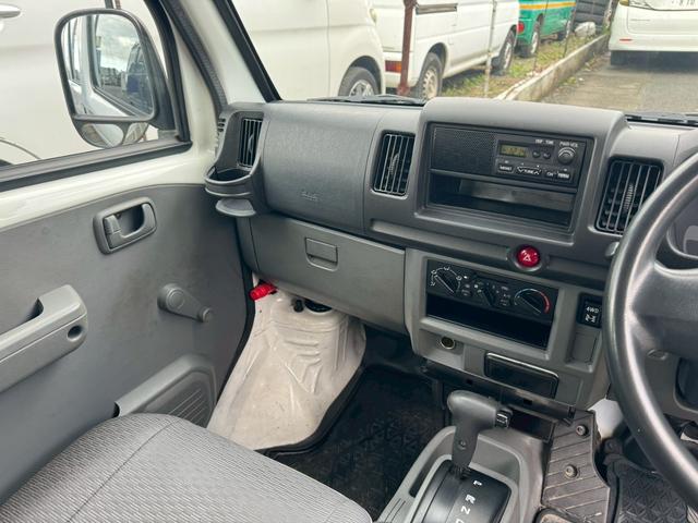 ミニキャブバン ＣＤ　切替４ＷＤ　法人１オーナー　記録簿　積載量３５０ｋｇ　集中ドアロック　４人乗り　軽貨物　軽バン　フルフラットシート　４ナンバー　エアコン　パワステ　ＡＭ・ＦＭラジオ　ＡＢＳ　Ｗエアバッグ（10枚目）