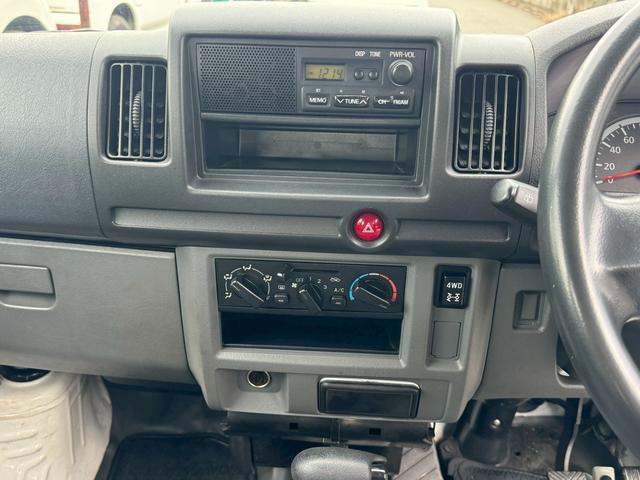 ミニキャブバン ＣＤ　切替４ＷＤ　法人１オーナー　記録簿　積載量３５０ｋｇ　集中ドアロック　４人乗り　軽貨物　軽バン　フルフラットシート　４ナンバー　エアコン　パワステ　ＡＭ・ＦＭラジオ　ＡＢＳ　Ｗエアバッグ（11枚目）