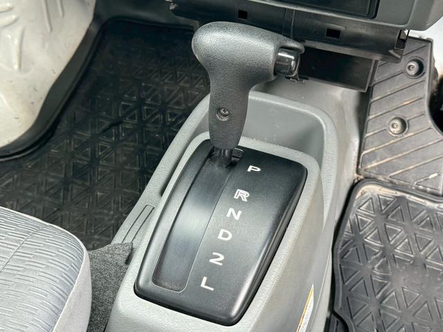 ミニキャブバン ＣＤ　切替４ＷＤ　法人１オーナー　記録簿　積載量３５０ｋｇ　集中ドアロック　４人乗り　軽貨物　軽バン　フルフラットシート　４ナンバー　エアコン　パワステ　ＡＭ・ＦＭラジオ　ＡＢＳ　Ｗエアバッグ（16枚目）