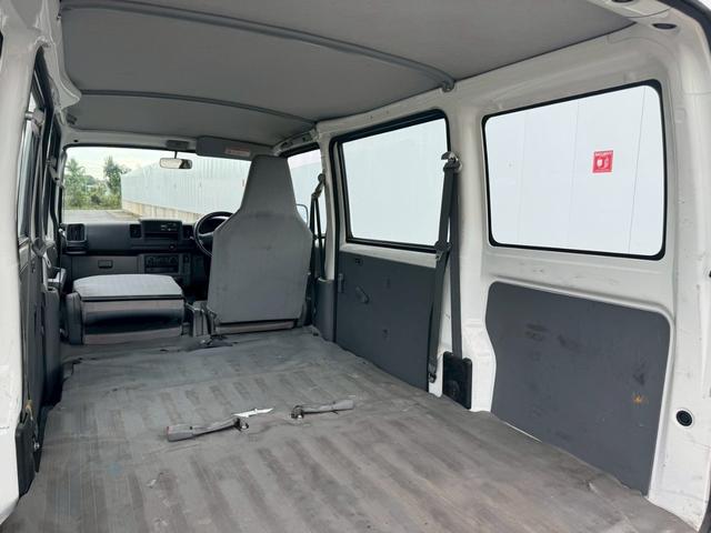ミニキャブバン ＣＤ　切替４ＷＤ　法人１オーナー　記録簿　積載量３５０ｋｇ　集中ドアロック　４人乗り　軽貨物　軽バン　フルフラットシート　４ナンバー　エアコン　パワステ　ＡＭ・ＦＭラジオ　ＡＢＳ　Ｗエアバッグ（29枚目）