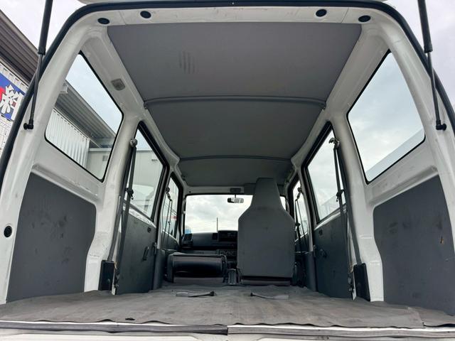 ミニキャブバン ＣＤ　切替４ＷＤ　法人１オーナー　記録簿　積載量３５０ｋｇ　集中ドアロック　４人乗り　軽貨物　軽バン　フルフラットシート　４ナンバー　エアコン　パワステ　ＡＭ・ＦＭラジオ　ＡＢＳ　Ｗエアバッグ（30枚目）
