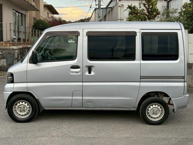 クリッパーバン ＧＬ　タイベル交換済　ＥＴＣ　パワーウィンドウ　エアコン　パワステ　集中ドアロック　積載量３５０ｋｇ　２０２３年製造・前タイヤ　軽貨物　４ナンバー　４人乗り　フルフラットシート　ハイルーフ　ＷＳＲＳ（5枚目）