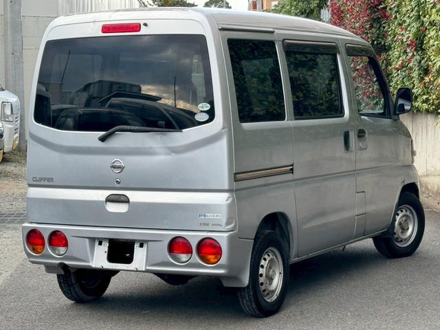 クリッパーバン ＧＬ　タイベル交換済　ＥＴＣ　パワーウィンドウ　エアコン　パワステ　集中ドアロック　積載量３５０ｋｇ　２０２３年製造・前タイヤ　軽貨物　４ナンバー　４人乗り　フルフラットシート　ハイルーフ　ＷＳＲＳ（8枚目）