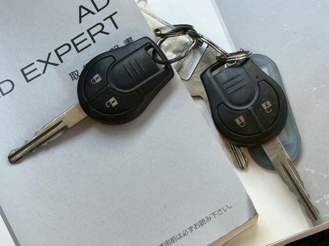 AD VE 法人1オーナー 記録簿9枚 キーレス パワーウィンドウ 100V電源 電動格納ミラー エアコン パワステ CVT タイミングチェーン フルフラットシート 5人乗り Wエアバッグ ABS(18枚目)