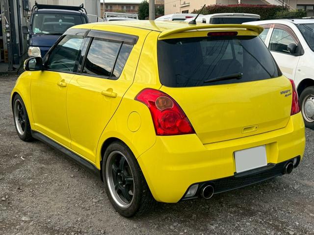 スイフト スポーツ　５速マニュアル　社外マフラー　アルミホイール　純正レカロシート（4枚目）