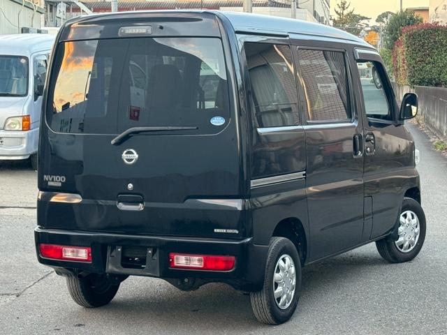 ＮＶ１００クリッパーバン ＧＸ　２０２４年製造タイヤ　キーレス　パワーウィンドウ　エアコン　パワステ　リビルト品オルタネーター　積載量３５０ｋｇ　修復歴無し　軽貨物　軽バン　４ナンバー　４人乗り　フルフラットシート　ハイルーフ（8枚目）
