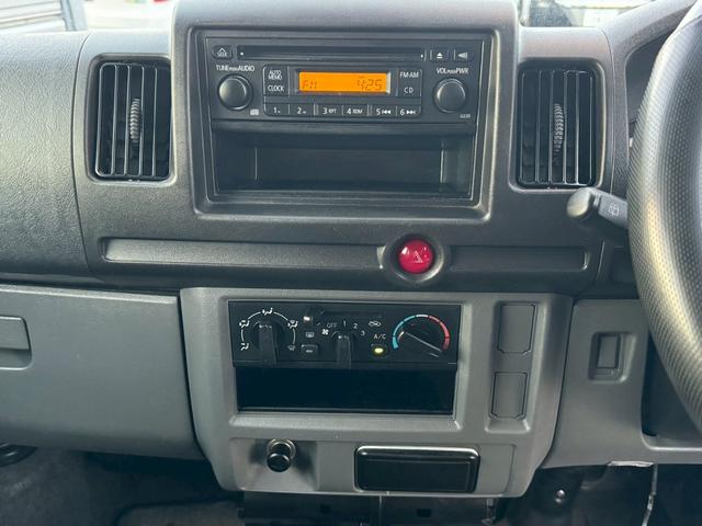 ＮＶ１００クリッパーバン ＧＸ　２０２４年製造タイヤ　キーレス　パワーウィンドウ　エアコン　パワステ　リビルト品オルタネーター　積載量３５０ｋｇ　修復歴無し　軽貨物　軽バン　４ナンバー　４人乗り　フルフラットシート　ハイルーフ（13枚目）