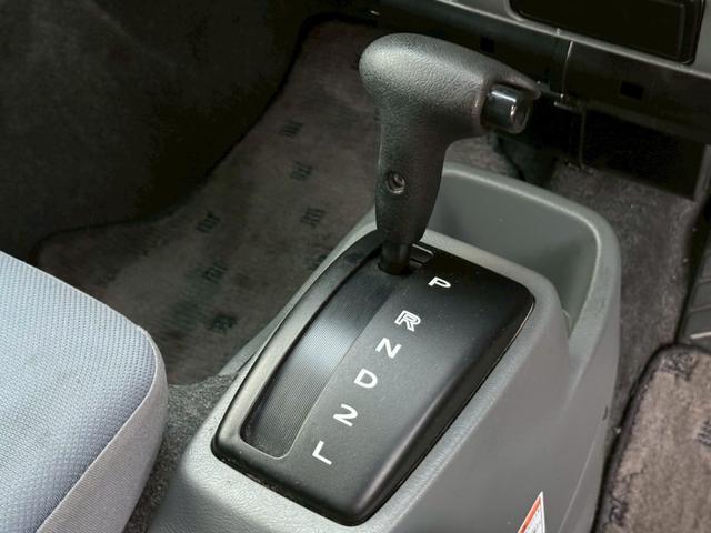 ＮＶ１００クリッパーバン ＧＸ　２０２４年製造タイヤ　キーレス　パワーウィンドウ　エアコン　パワステ　リビルト品オルタネーター　積載量３５０ｋｇ　修復歴無し　軽貨物　軽バン　４ナンバー　４人乗り　フルフラットシート　ハイルーフ（19枚目）