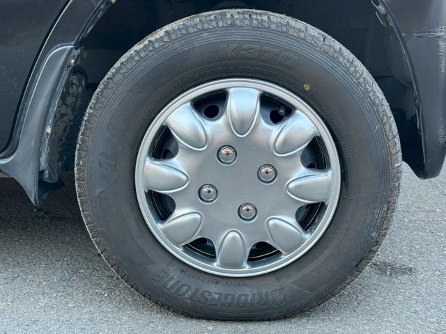 ＮＶ１００クリッパーバン ＧＸ　２０２４年製造タイヤ　キーレス　パワーウィンドウ　エアコン　パワステ　リビルト品オルタネーター　積載量３５０ｋｇ　修復歴無し　軽貨物　軽バン　４ナンバー　４人乗り　フルフラットシート　ハイルーフ（33枚目）