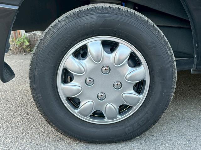 ＮＶ１００クリッパーバン ＧＸ　２０２４年製造タイヤ　キーレス　パワーウィンドウ　エアコン　パワステ　リビルト品オルタネーター　積載量３５０ｋｇ　修復歴無し　軽貨物　軽バン　４ナンバー　４人乗り　フルフラットシート　ハイルーフ（36枚目）