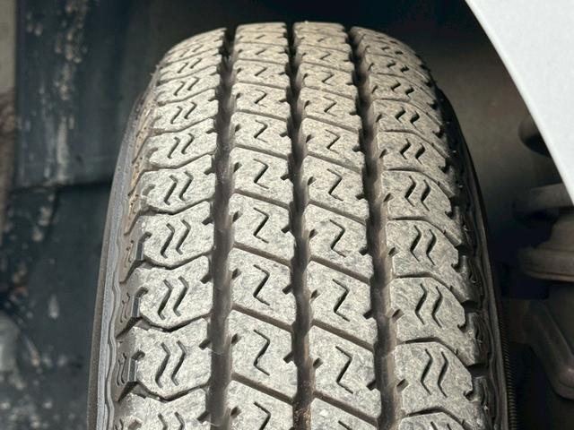 サンバーバン ディアス　切替４ＷＤ　５速マニュアル　記録簿１０枚　ドラレコ　ＥＴＣ　キーレス　２０２４年製造タイヤ　パワーウィンドウ　エアコン　パワステ　修復歴無し　積載量３５０ｋｇ　軽貨物　４人乗り　社外１２インチＡＷ（10枚目）