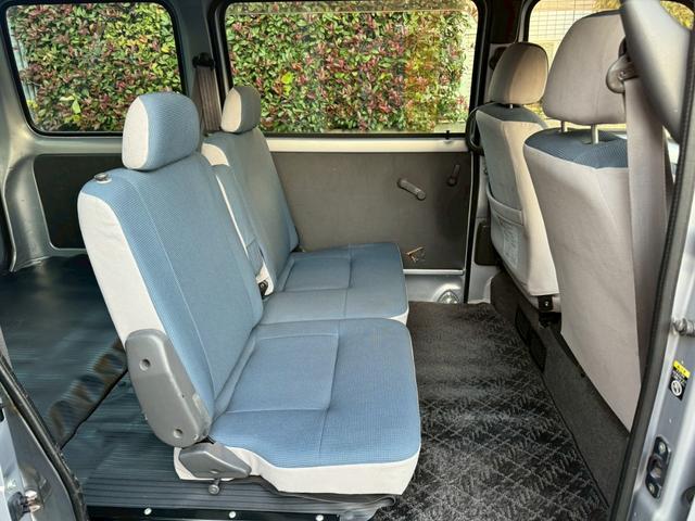 サンバーバン ディアス　切替４ＷＤ　５速マニュアル　記録簿１０枚　ドラレコ　ＥＴＣ　キーレス　２０２４年製造タイヤ　パワーウィンドウ　エアコン　パワステ　修復歴無し　積載量３５０ｋｇ　軽貨物　４人乗り　社外１２インチＡＷ（27枚目）